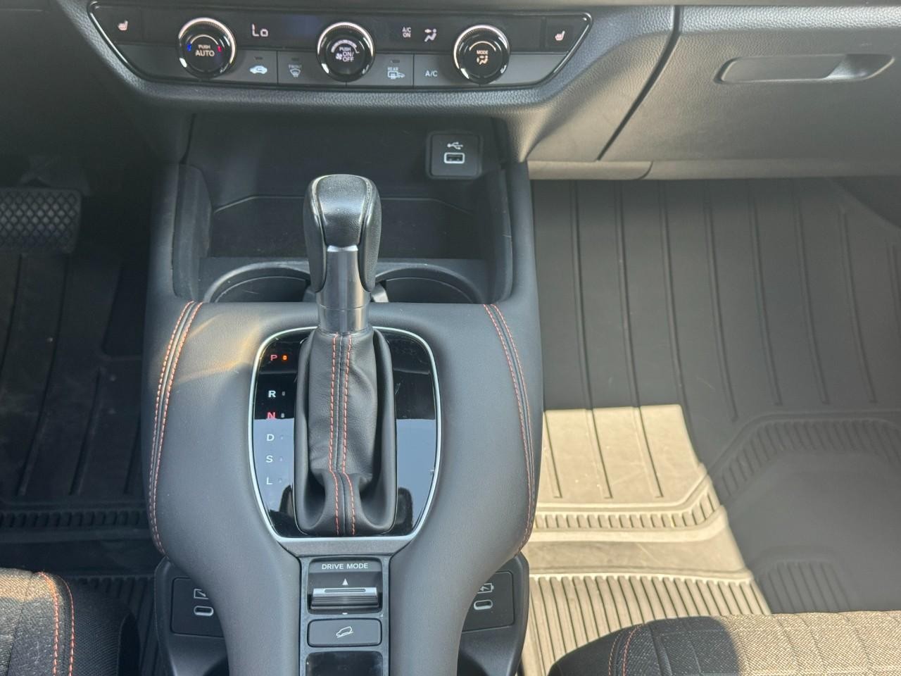 Honda HR-V Vehicle Full-screen Gallery Image 16