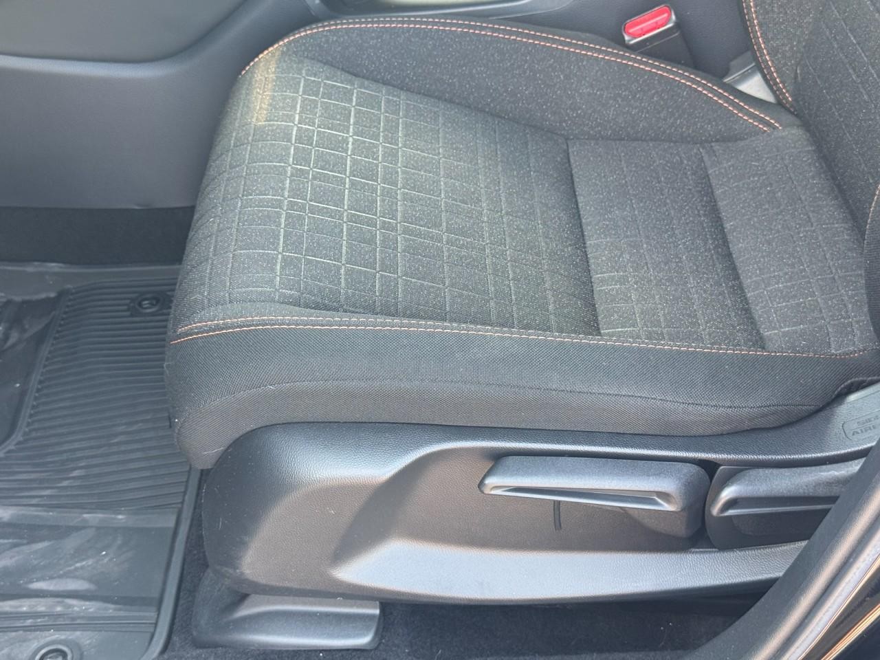 Honda HR-V Vehicle Full-screen Gallery Image 17