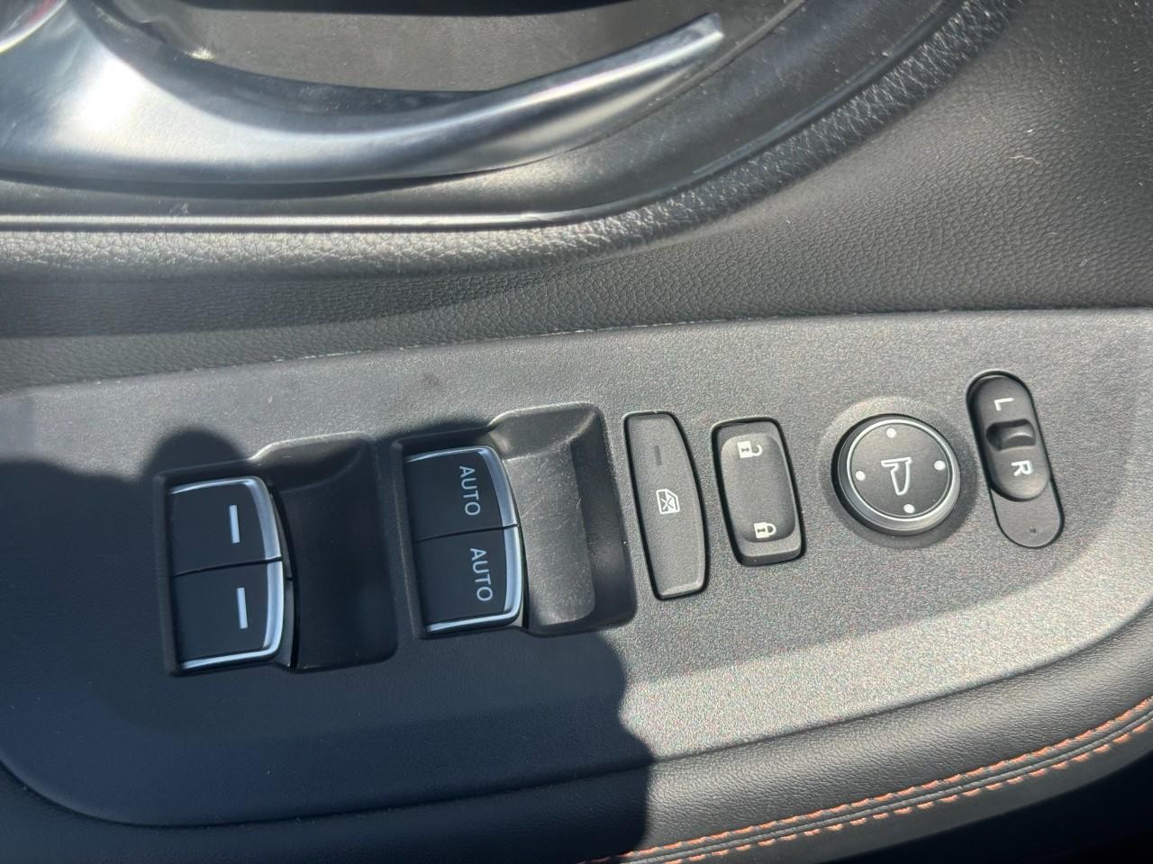Honda HR-V Vehicle Full-screen Gallery Image 18