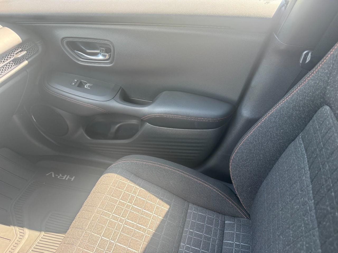 Honda HR-V Vehicle Full-screen Gallery Image 19