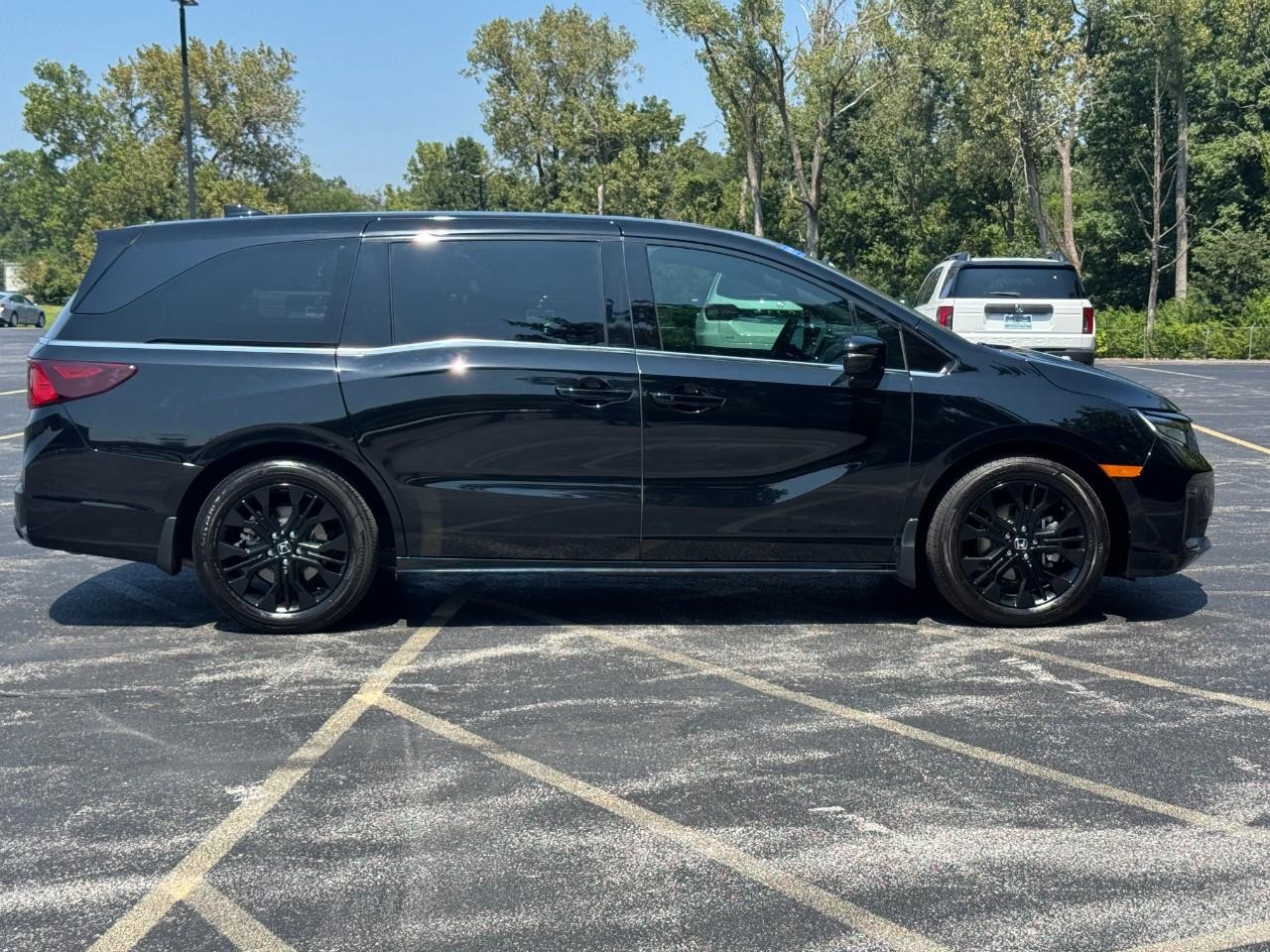 Honda Odyssey Vehicle Full-screen Gallery Image 03
