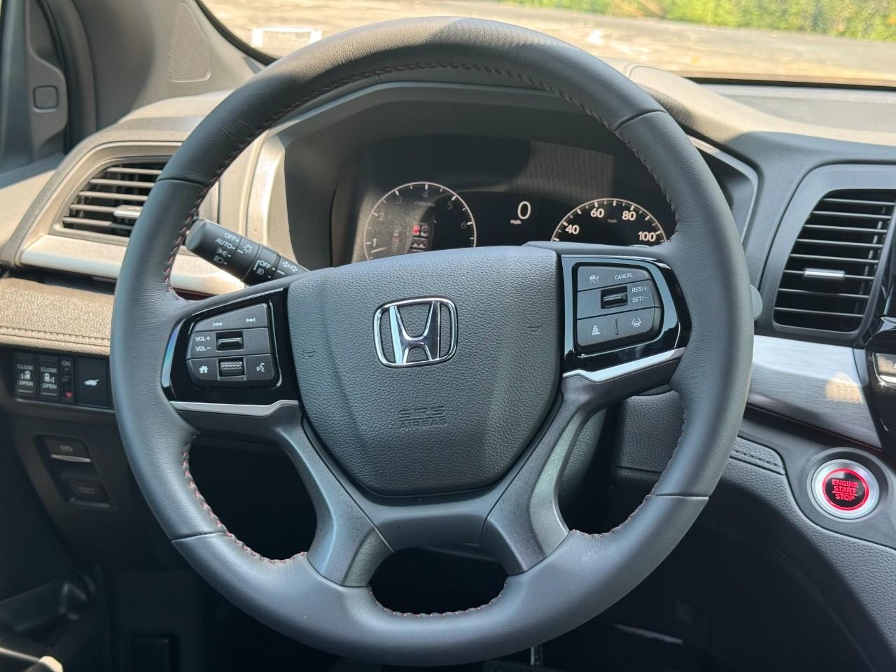 Honda Odyssey Vehicle Full-screen Gallery Image 15