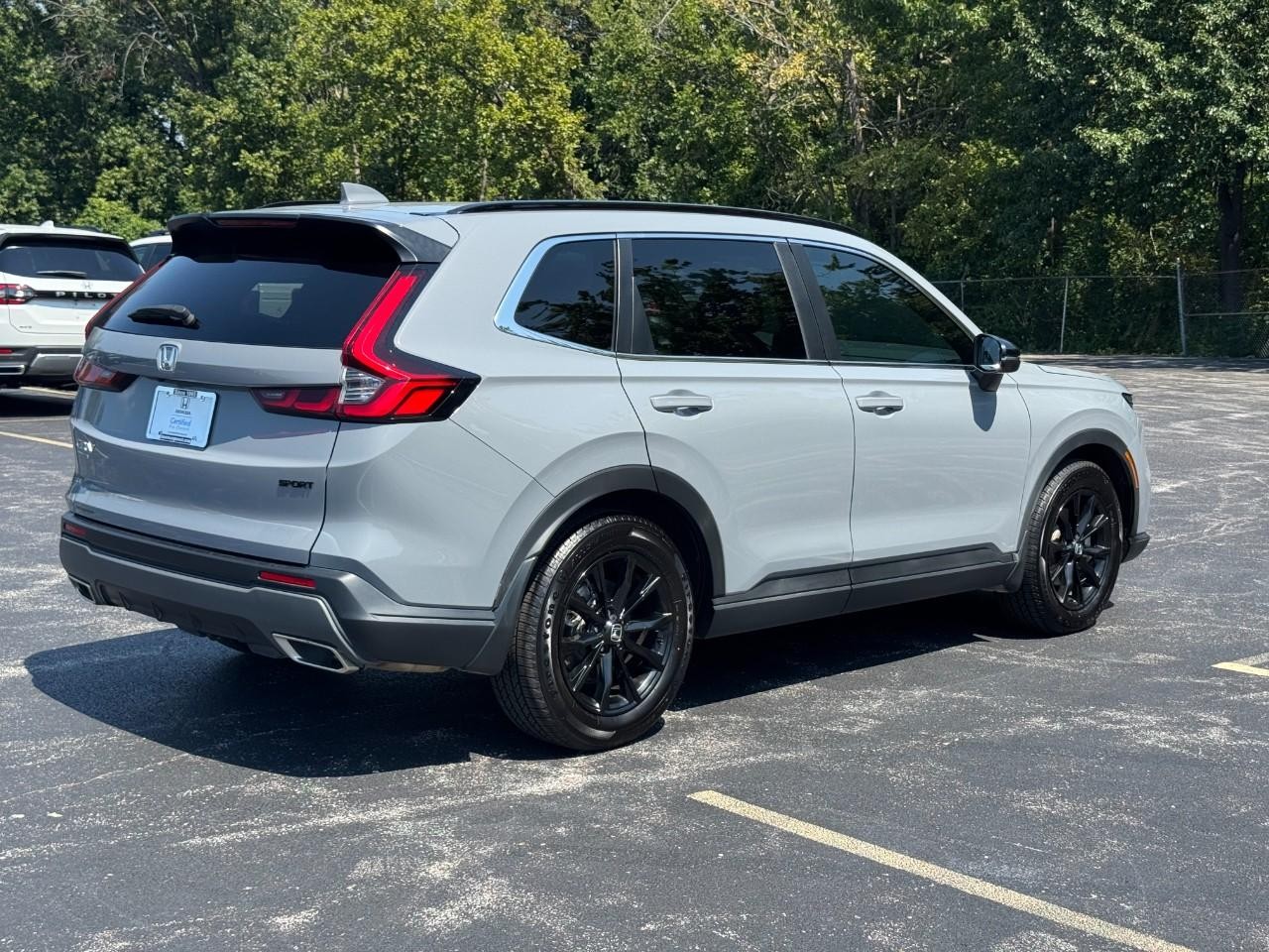 Honda CR-V Hybrid Vehicle Full-screen Gallery Image 04