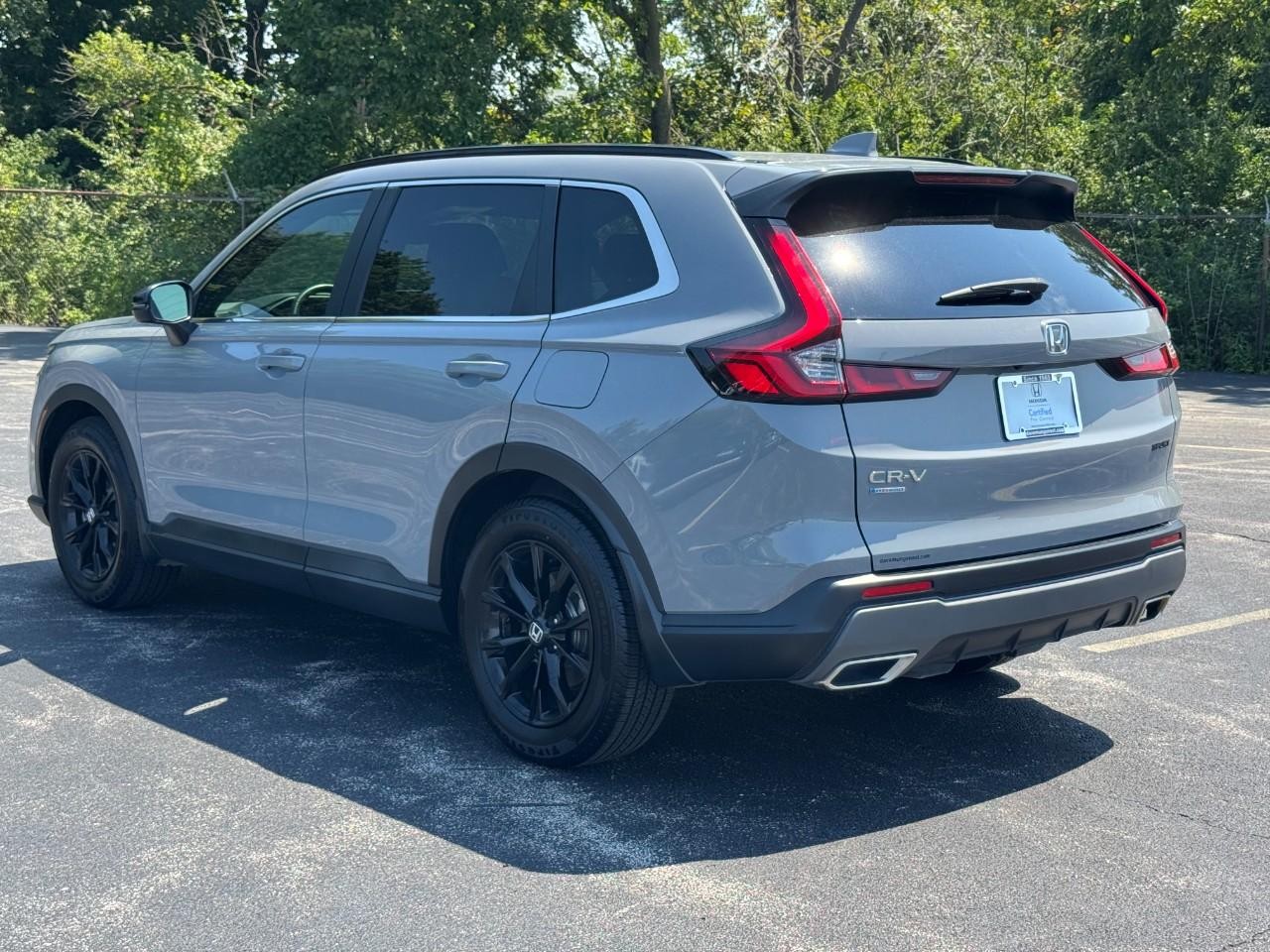 Honda CR-V Hybrid Vehicle Full-screen Gallery Image 08