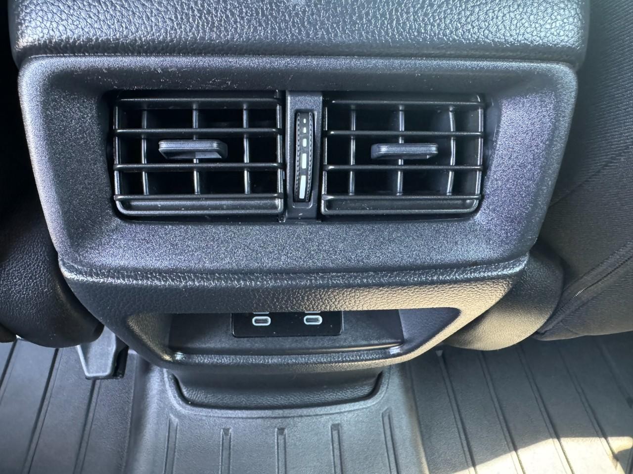 Honda CR-V Hybrid Vehicle Full-screen Gallery Image 13