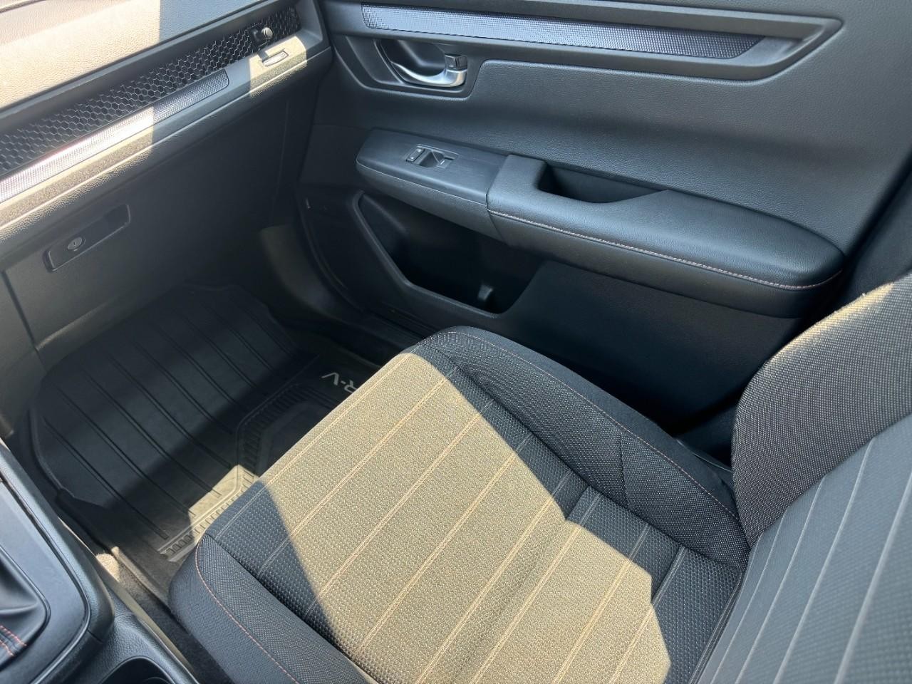 Honda CR-V Hybrid Vehicle Full-screen Gallery Image 18