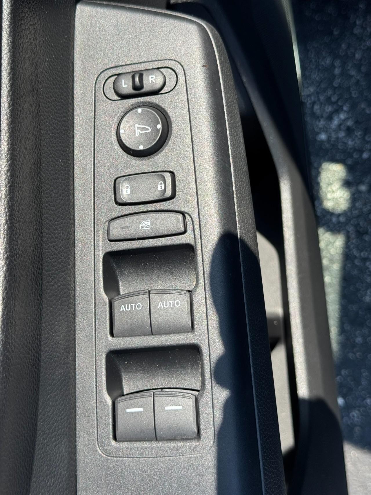 Honda CR-V Hybrid Vehicle Full-screen Gallery Image 19