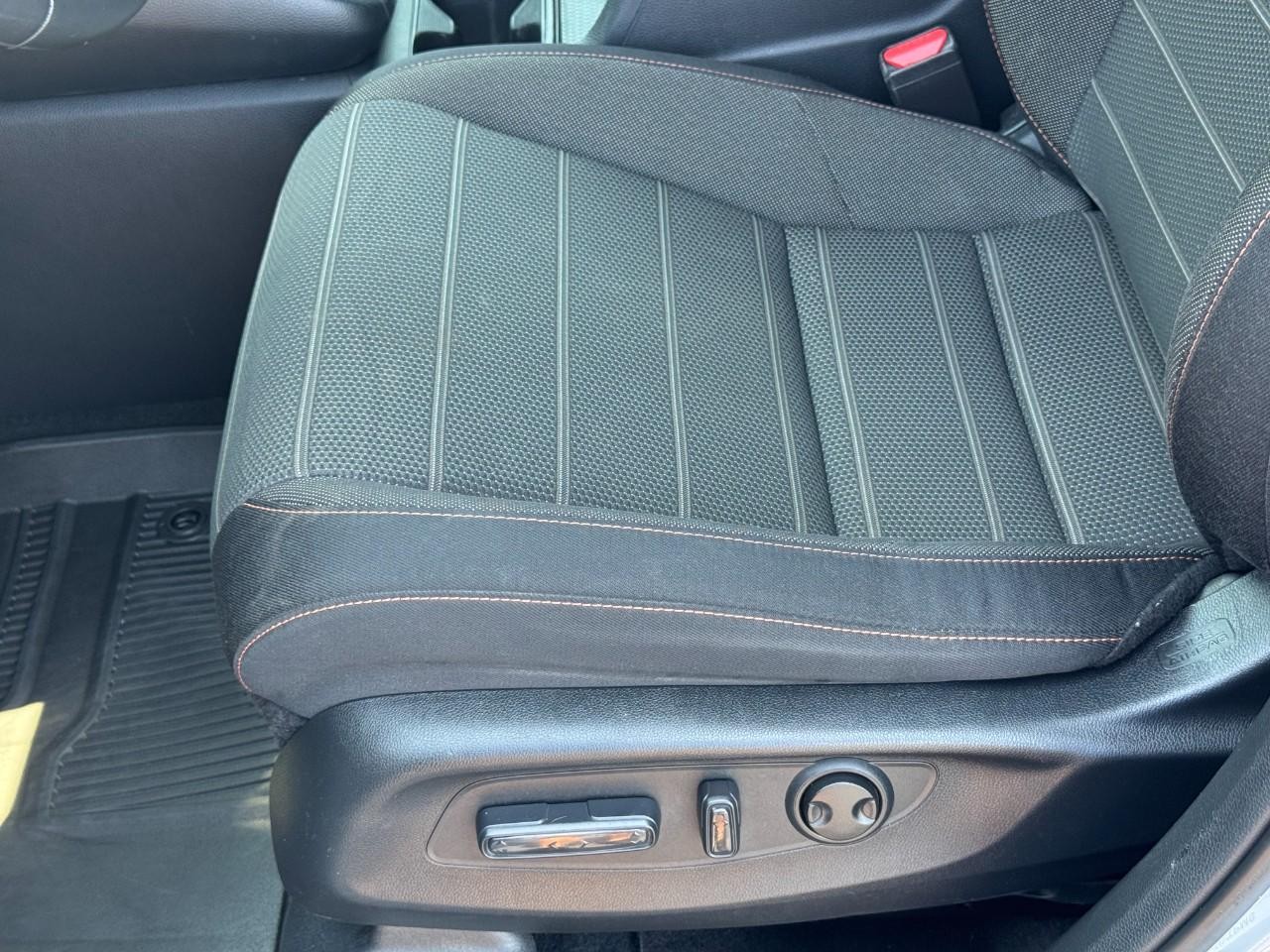 Honda CR-V Hybrid Vehicle Full-screen Gallery Image 20