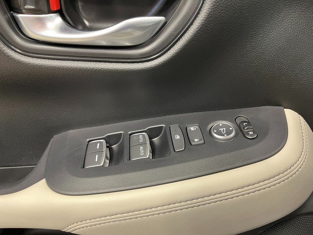 Honda HR-V Vehicle Full-screen Gallery Image 14