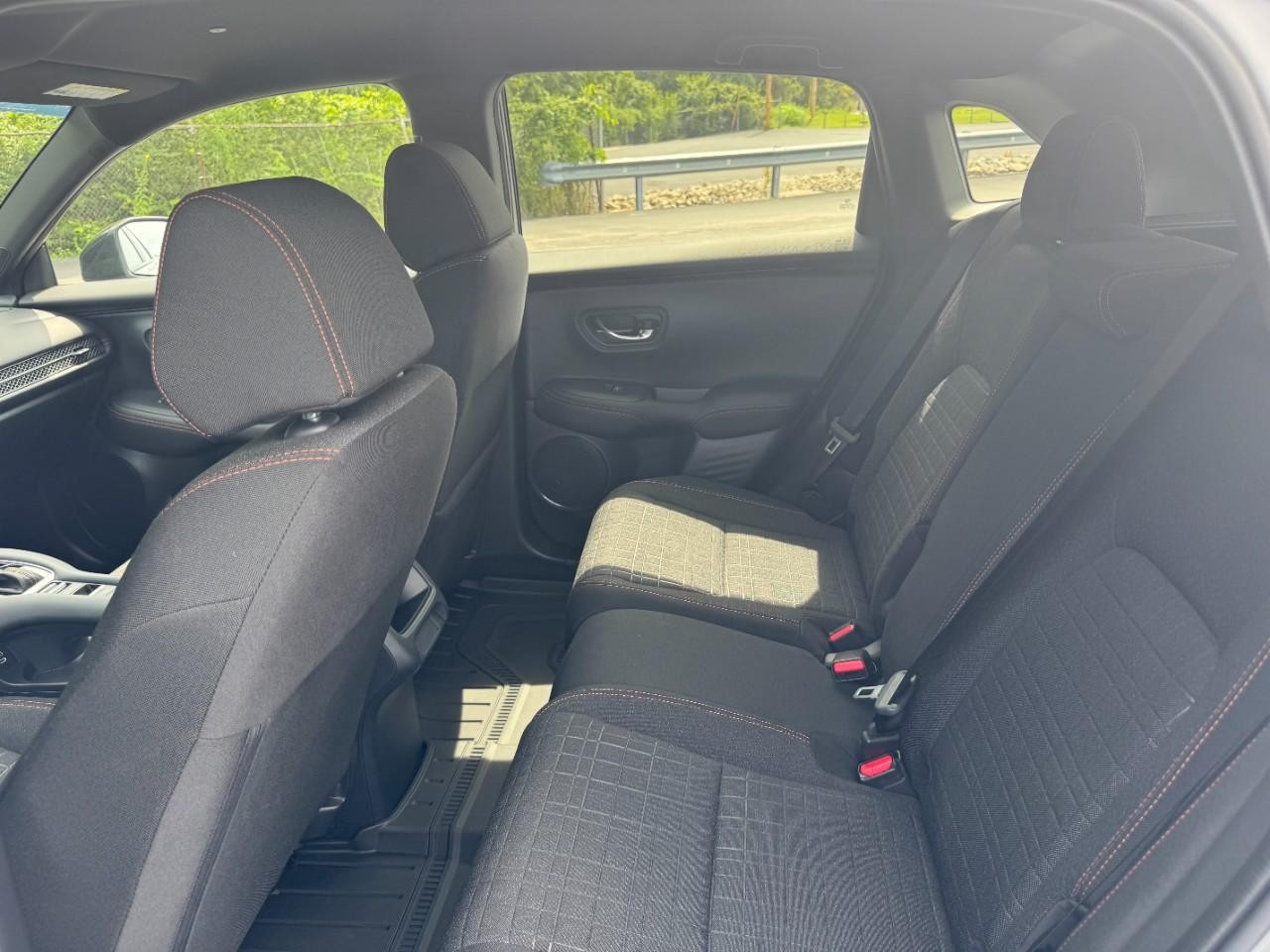 Honda HR-V Vehicle Full-screen Gallery Image 12