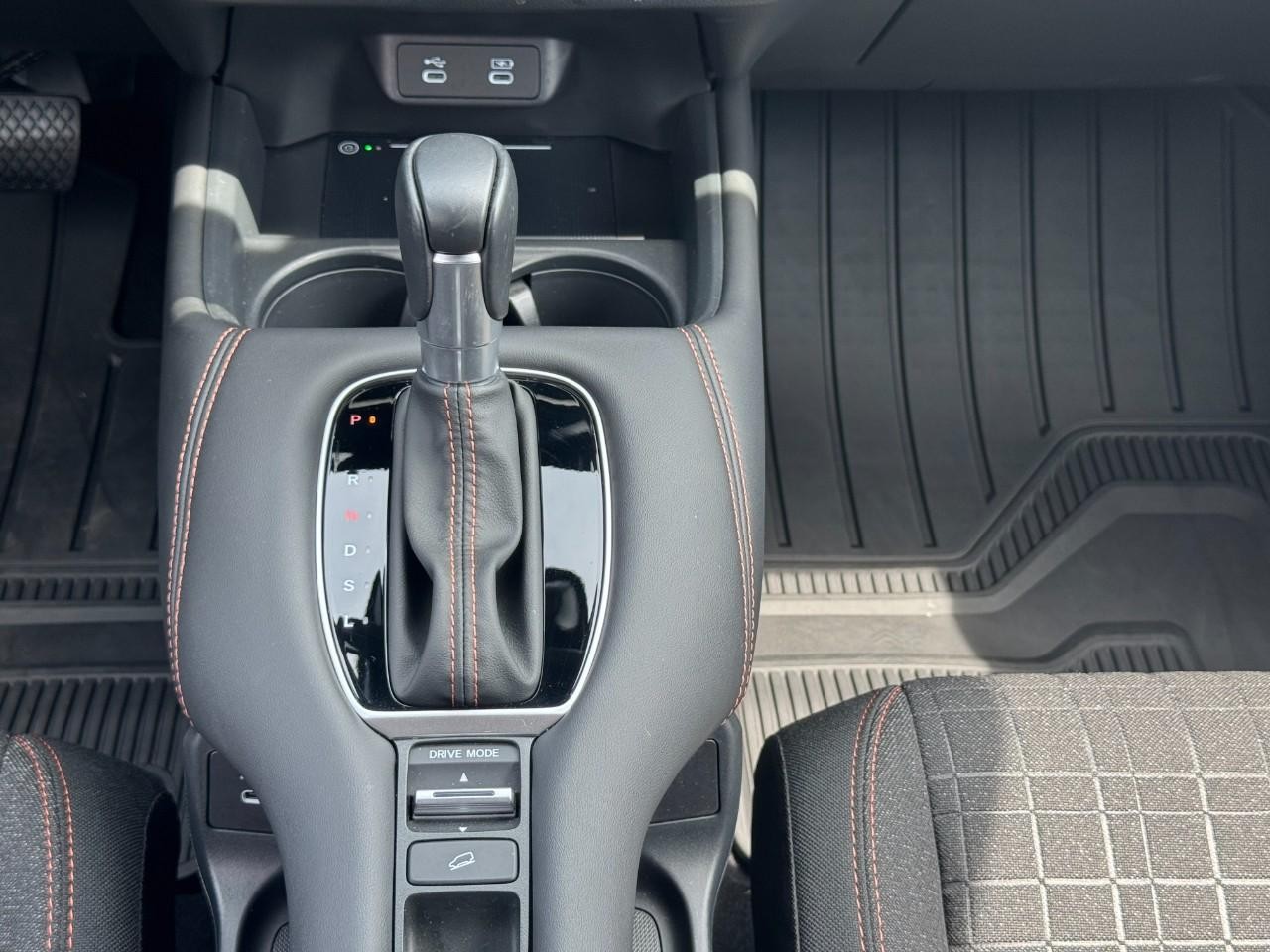 Honda HR-V Vehicle Full-screen Gallery Image 16