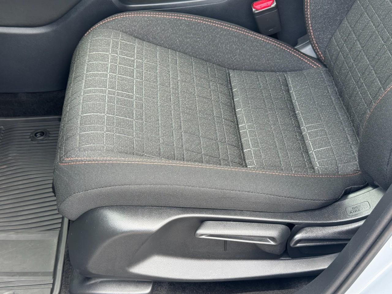 Honda HR-V Vehicle Full-screen Gallery Image 18