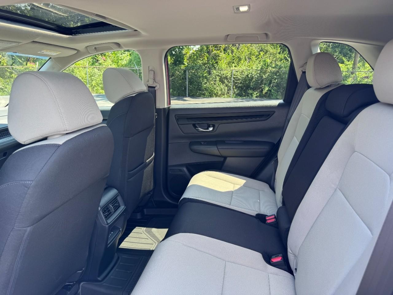 Honda CR-V Vehicle Full-screen Gallery Image 10