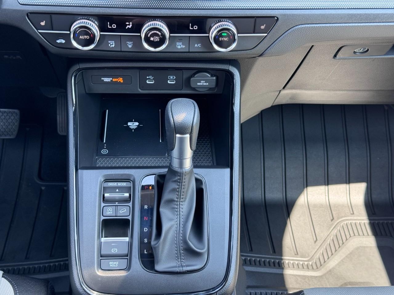 Honda CR-V Vehicle Full-screen Gallery Image 15