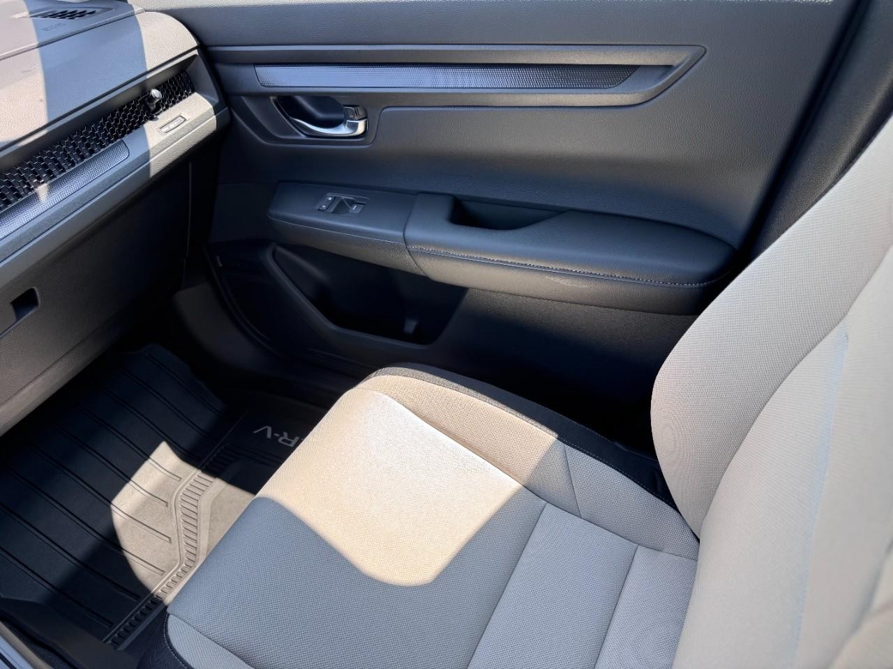 Honda CR-V Vehicle Full-screen Gallery Image 16