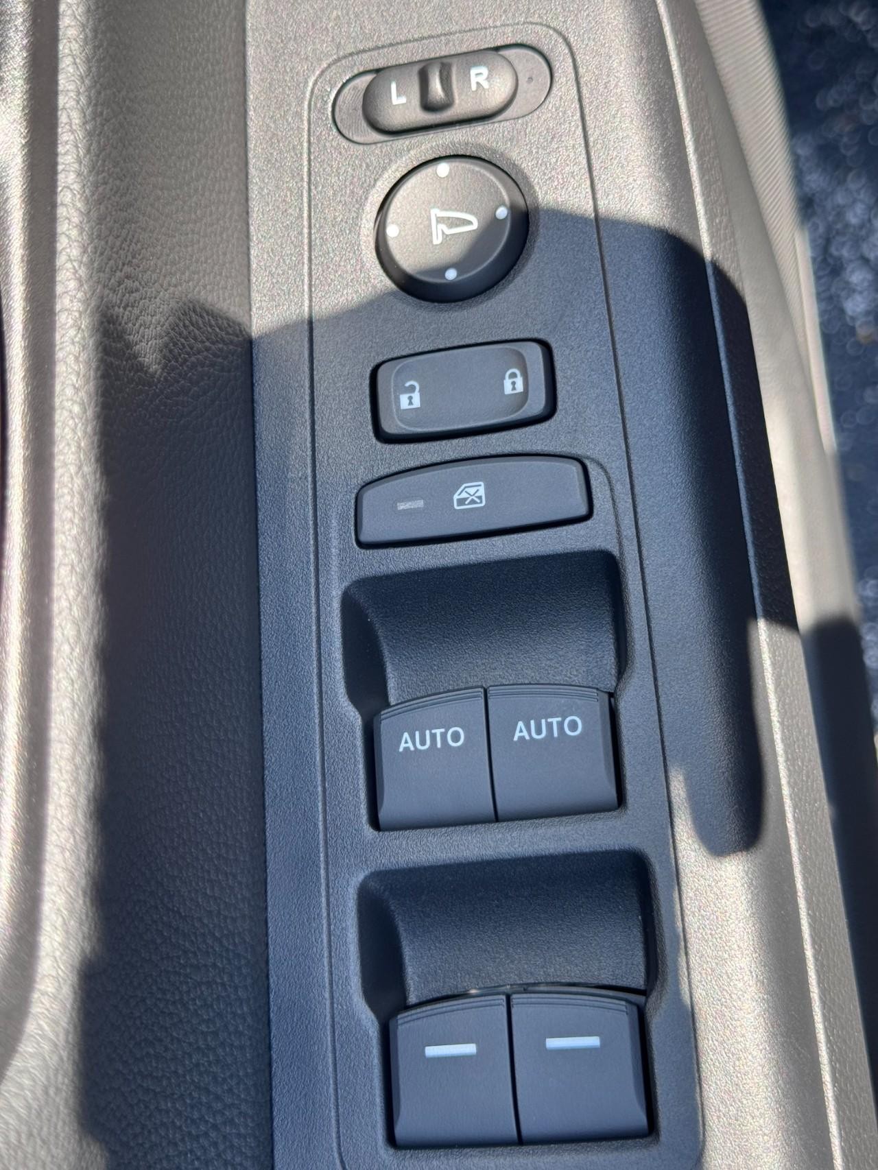 Honda CR-V Vehicle Full-screen Gallery Image 17