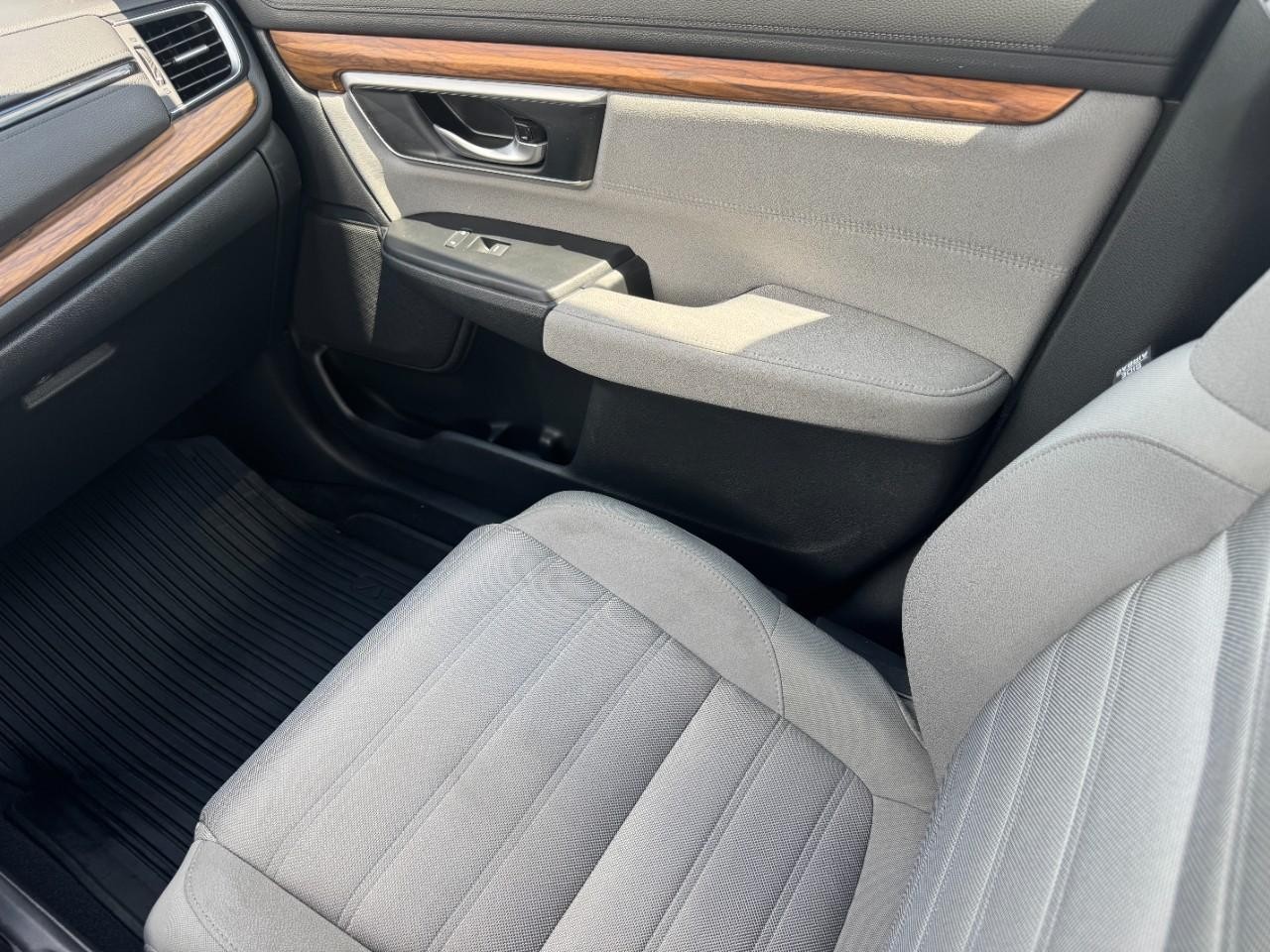 Honda CR-V Hybrid Vehicle Full-screen Gallery Image 16