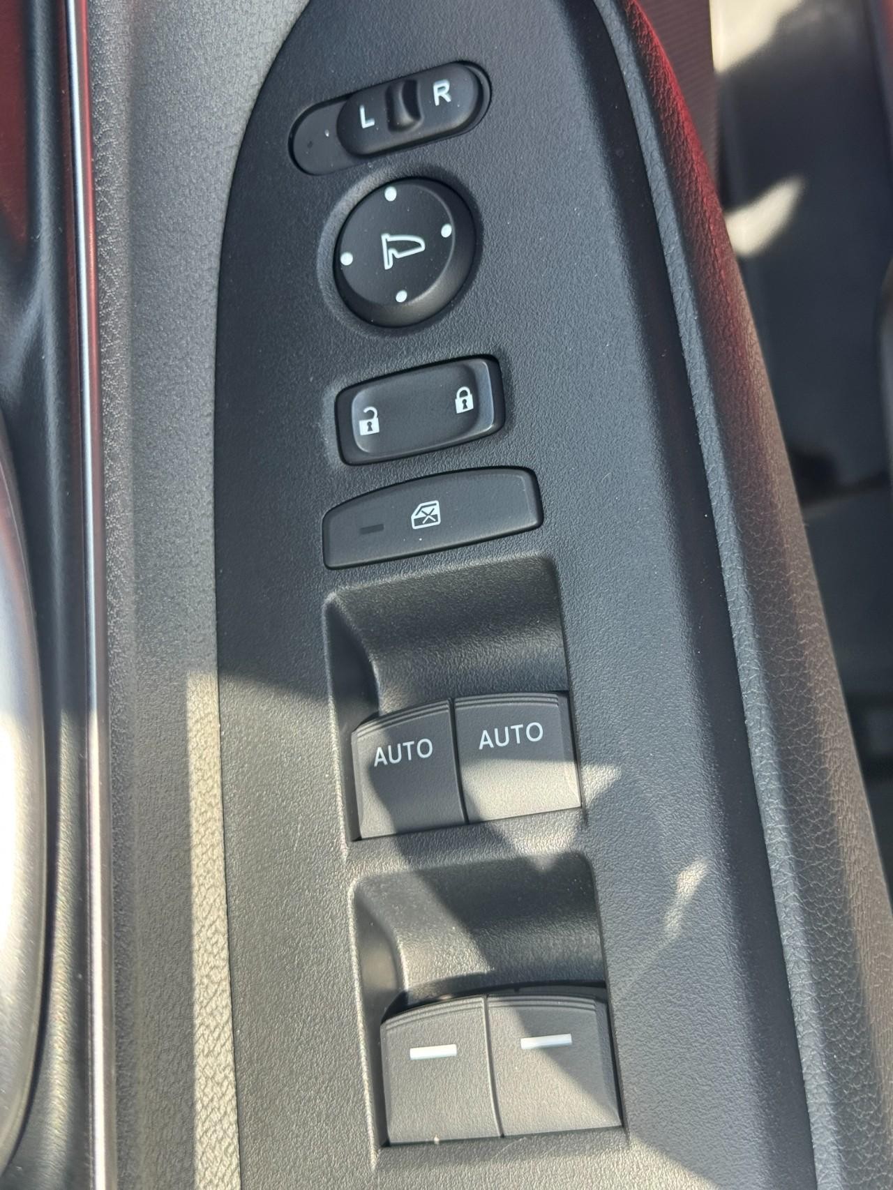 Honda CR-V Hybrid Vehicle Full-screen Gallery Image 17