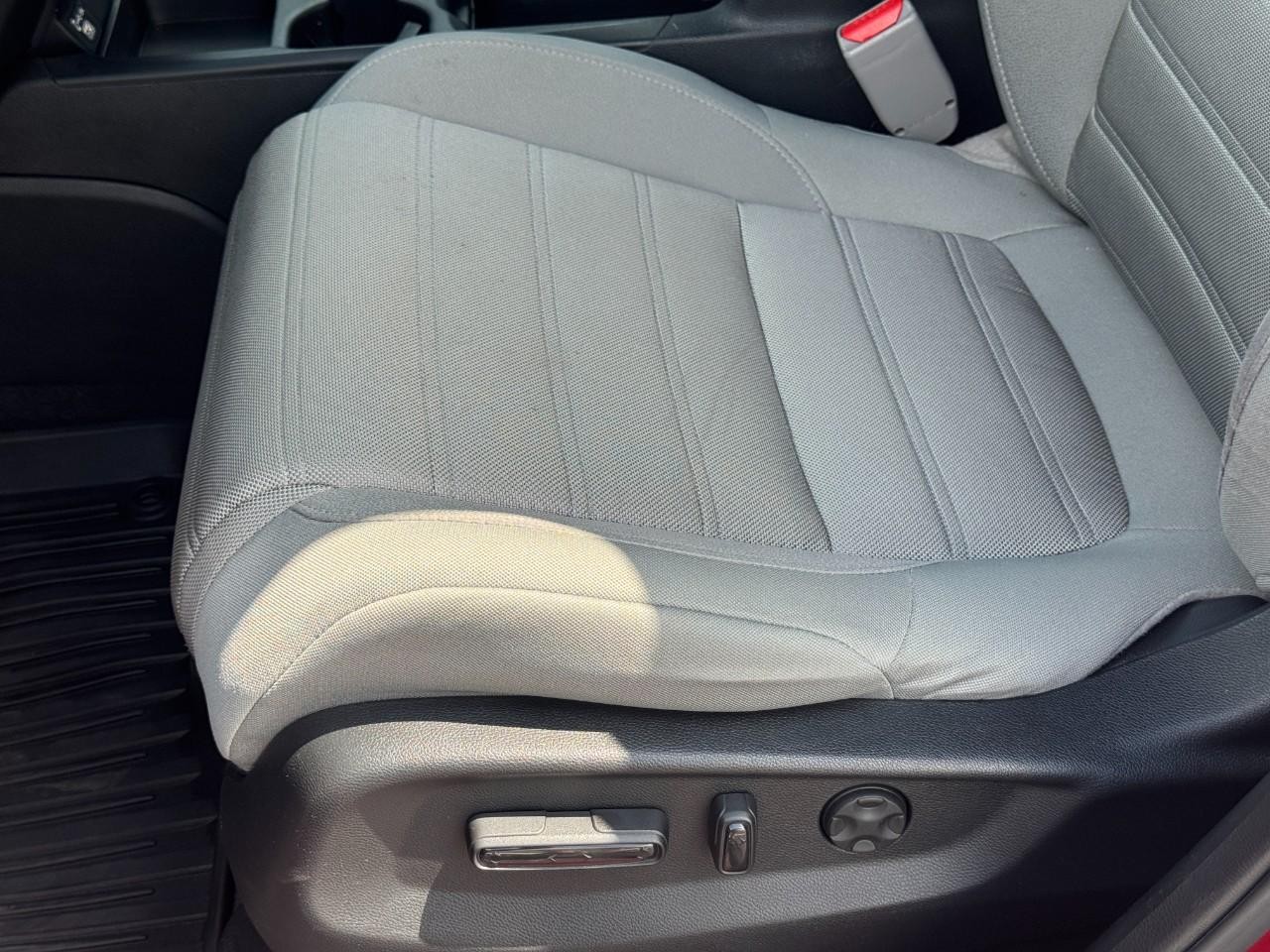 Honda CR-V Hybrid Vehicle Full-screen Gallery Image 19