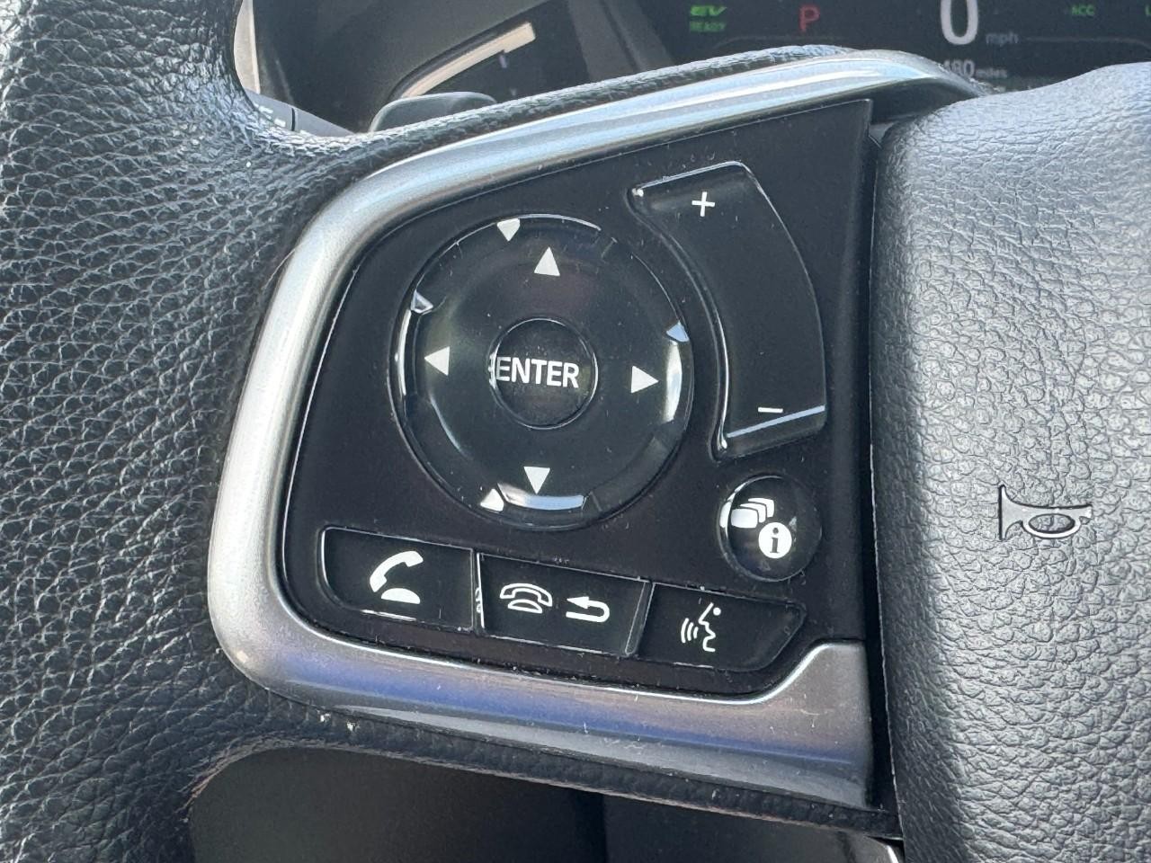 Honda CR-V Hybrid Vehicle Full-screen Gallery Image 20