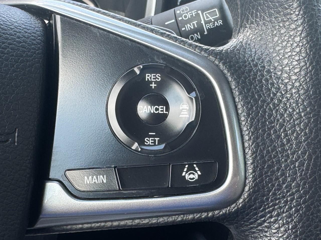 Honda CR-V Hybrid Vehicle Full-screen Gallery Image 21