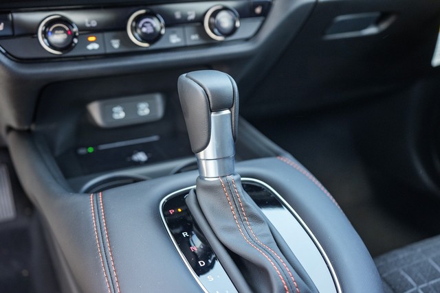 Honda HR-V Vehicle Full-screen Gallery Image 28