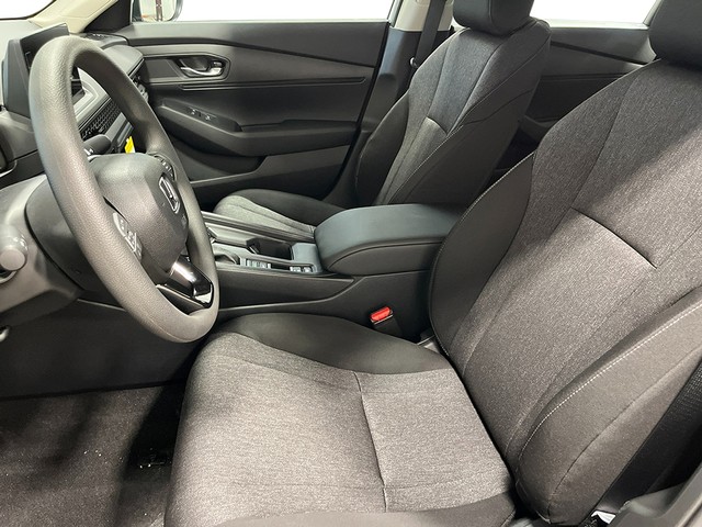 Honda Accord Sedan Vehicle Full-screen Gallery Image 13