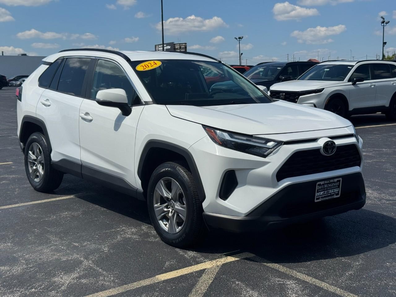 Toyota RAV4 Vehicle Full-screen Gallery Image 02