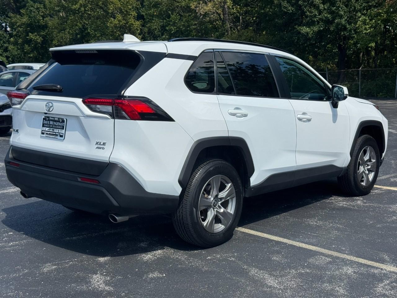 Toyota RAV4 Vehicle Full-screen Gallery Image 04