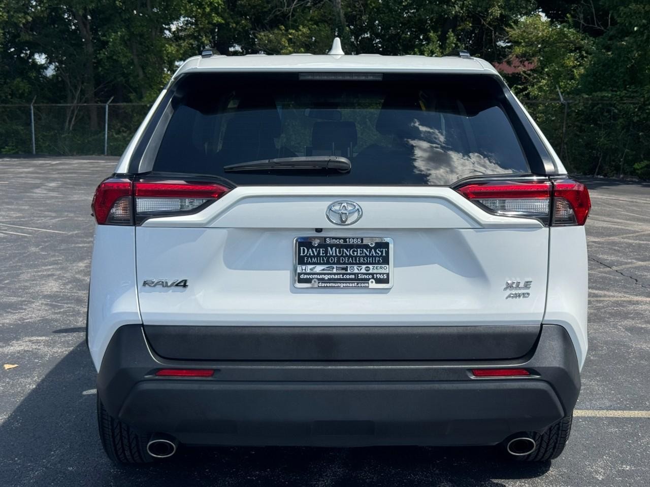 Toyota RAV4 Vehicle Full-screen Gallery Image 07