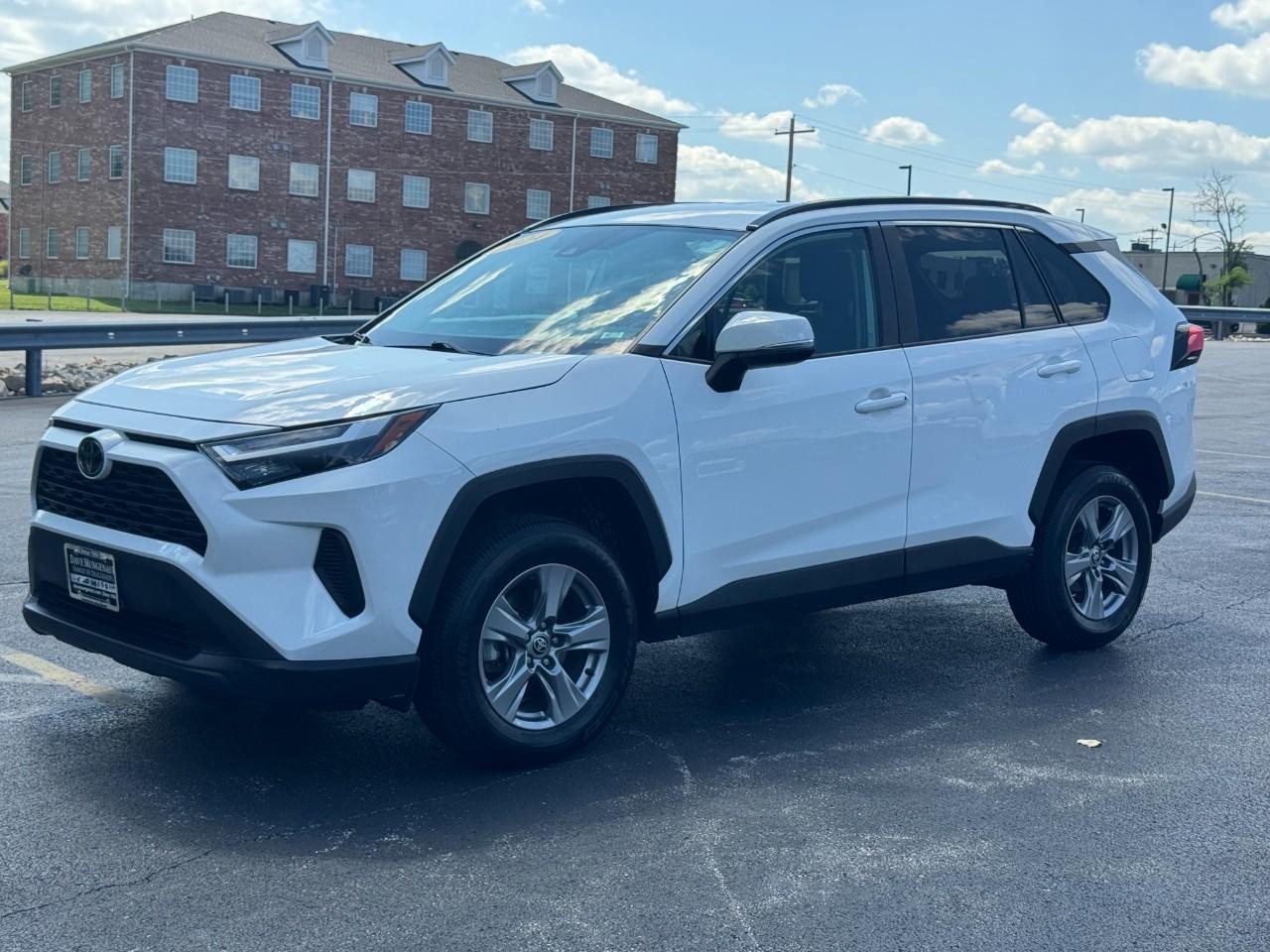 Toyota RAV4 Vehicle Full-screen Gallery Image 10