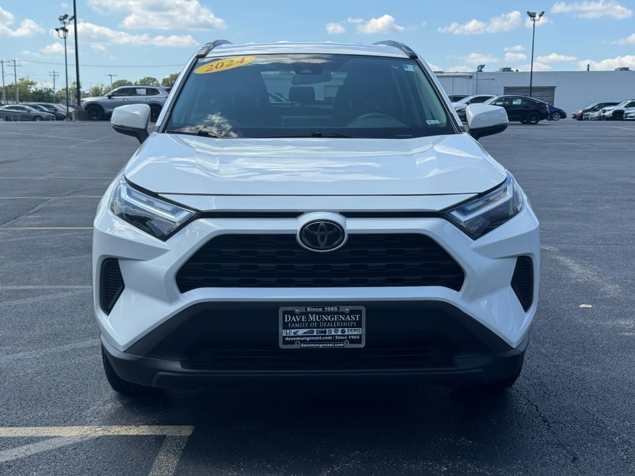 Toyota RAV4 Vehicle Full-screen Gallery Image 11