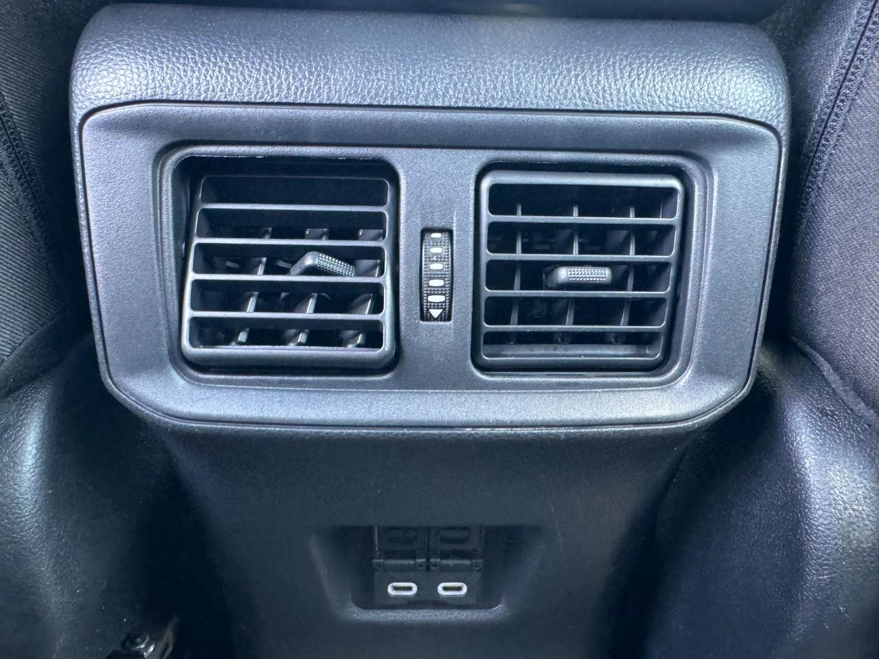 Toyota RAV4 Vehicle Full-screen Gallery Image 13