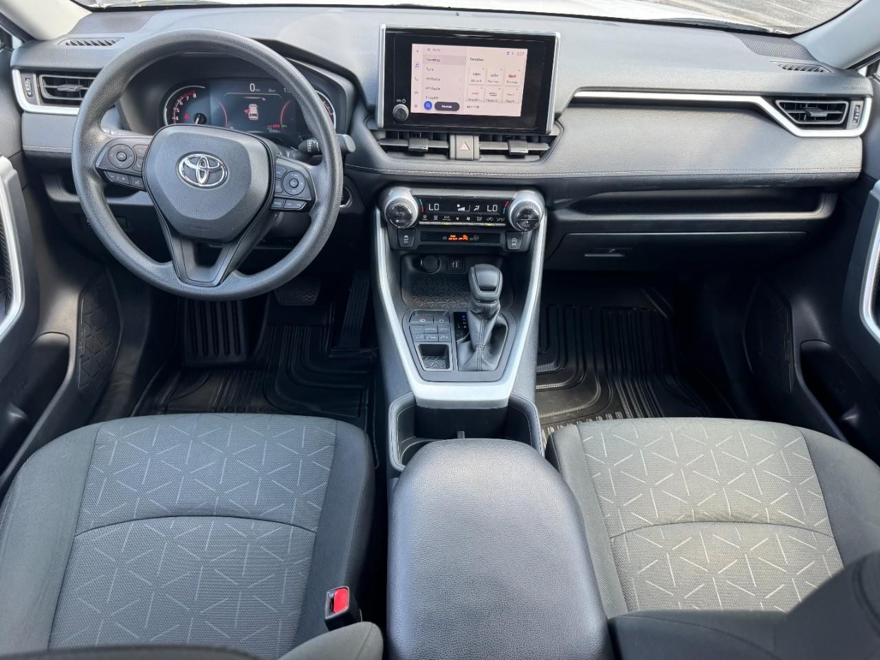 Toyota RAV4 Vehicle Full-screen Gallery Image 14