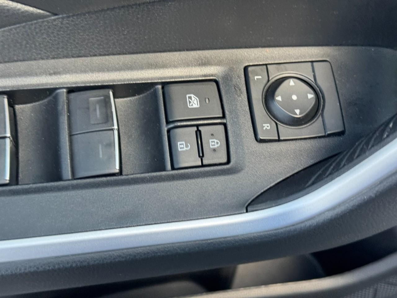 Toyota RAV4 Vehicle Full-screen Gallery Image 20