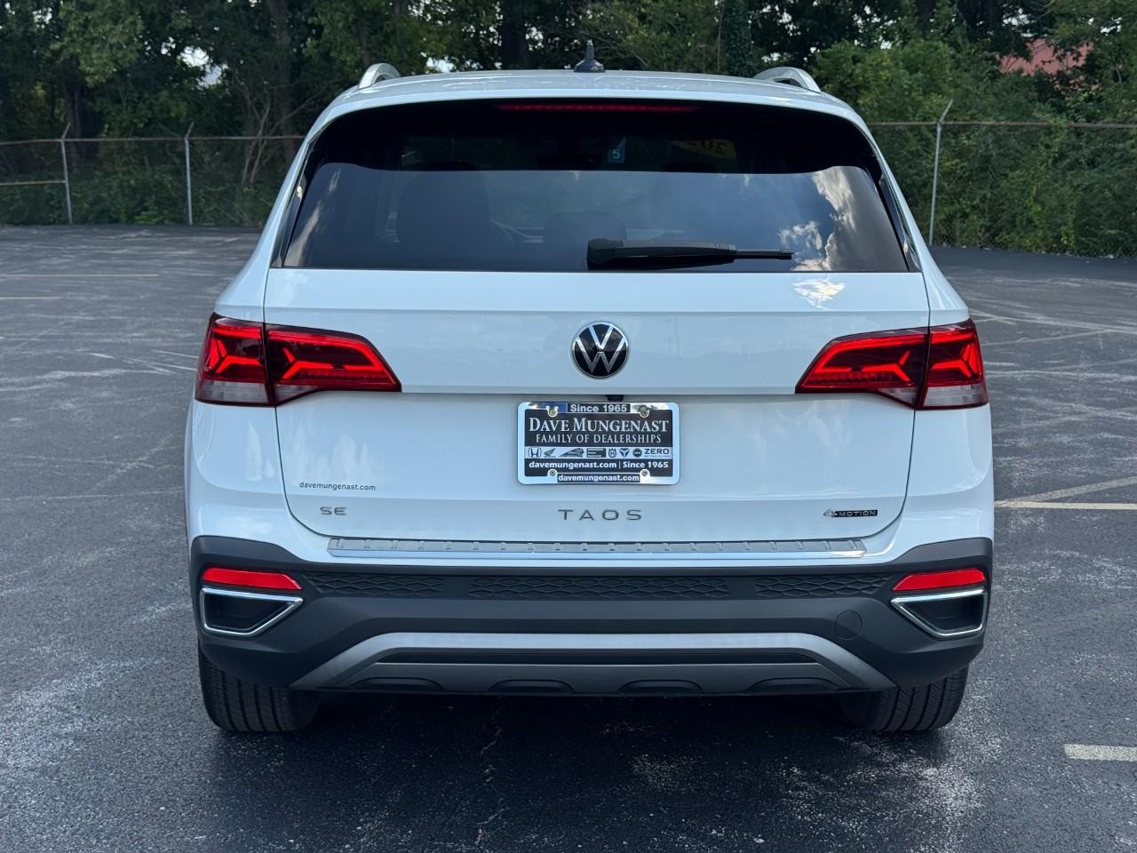 Volkswagen Taos Vehicle Full-screen Gallery Image 08