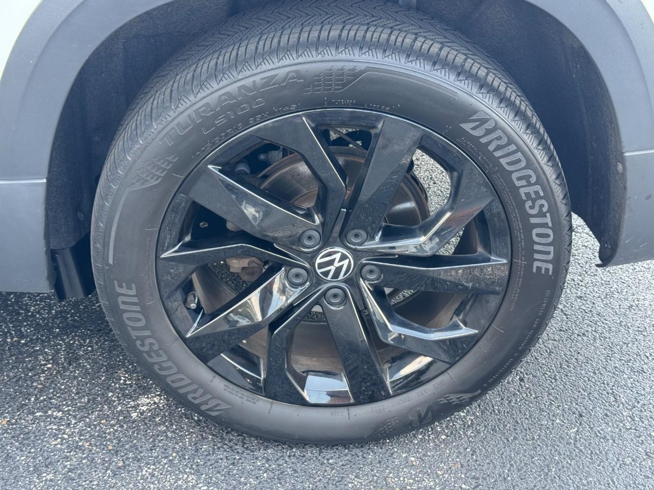Volkswagen Taos Vehicle Full-screen Gallery Image 10