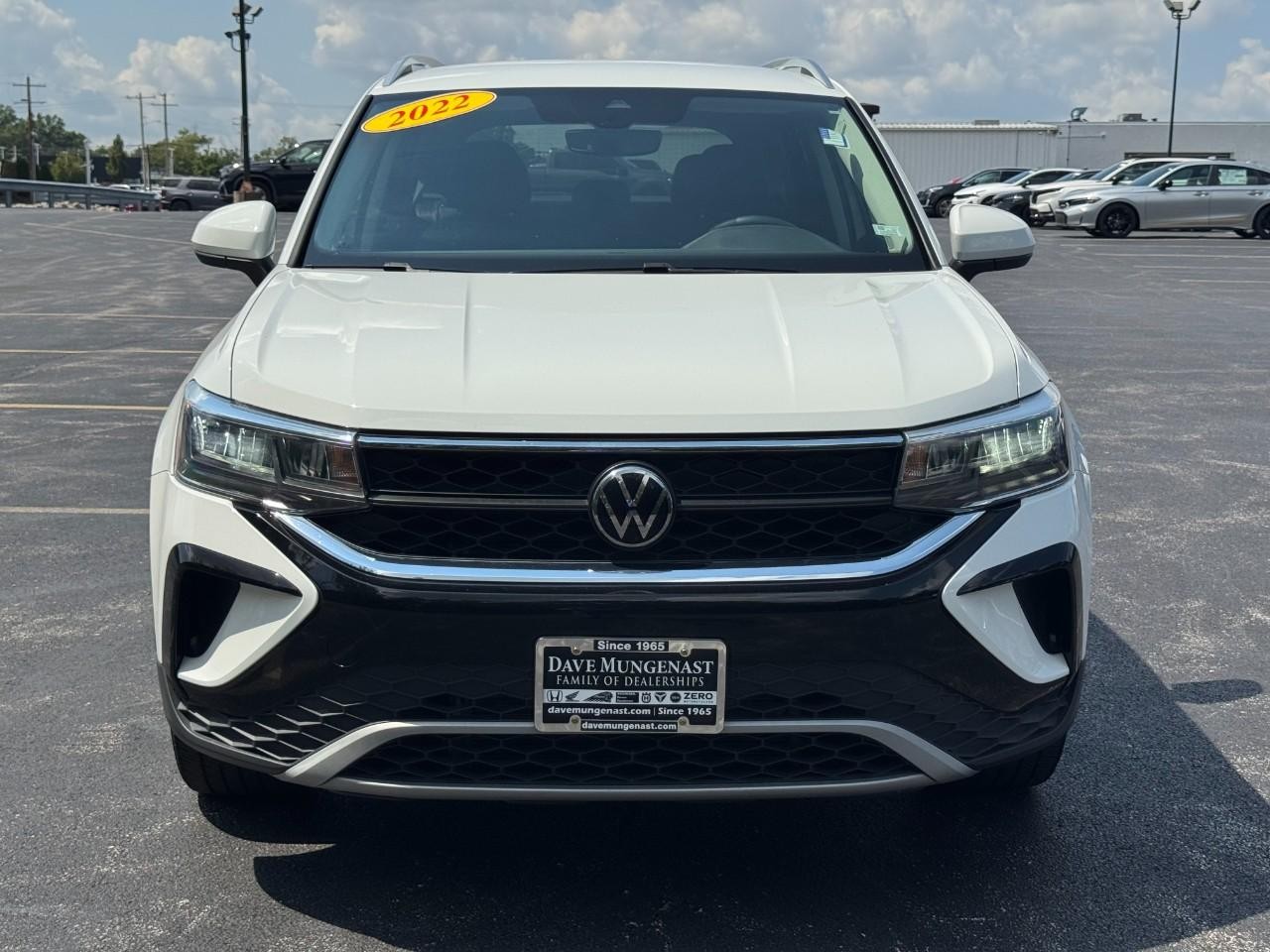 Volkswagen Taos Vehicle Full-screen Gallery Image 12