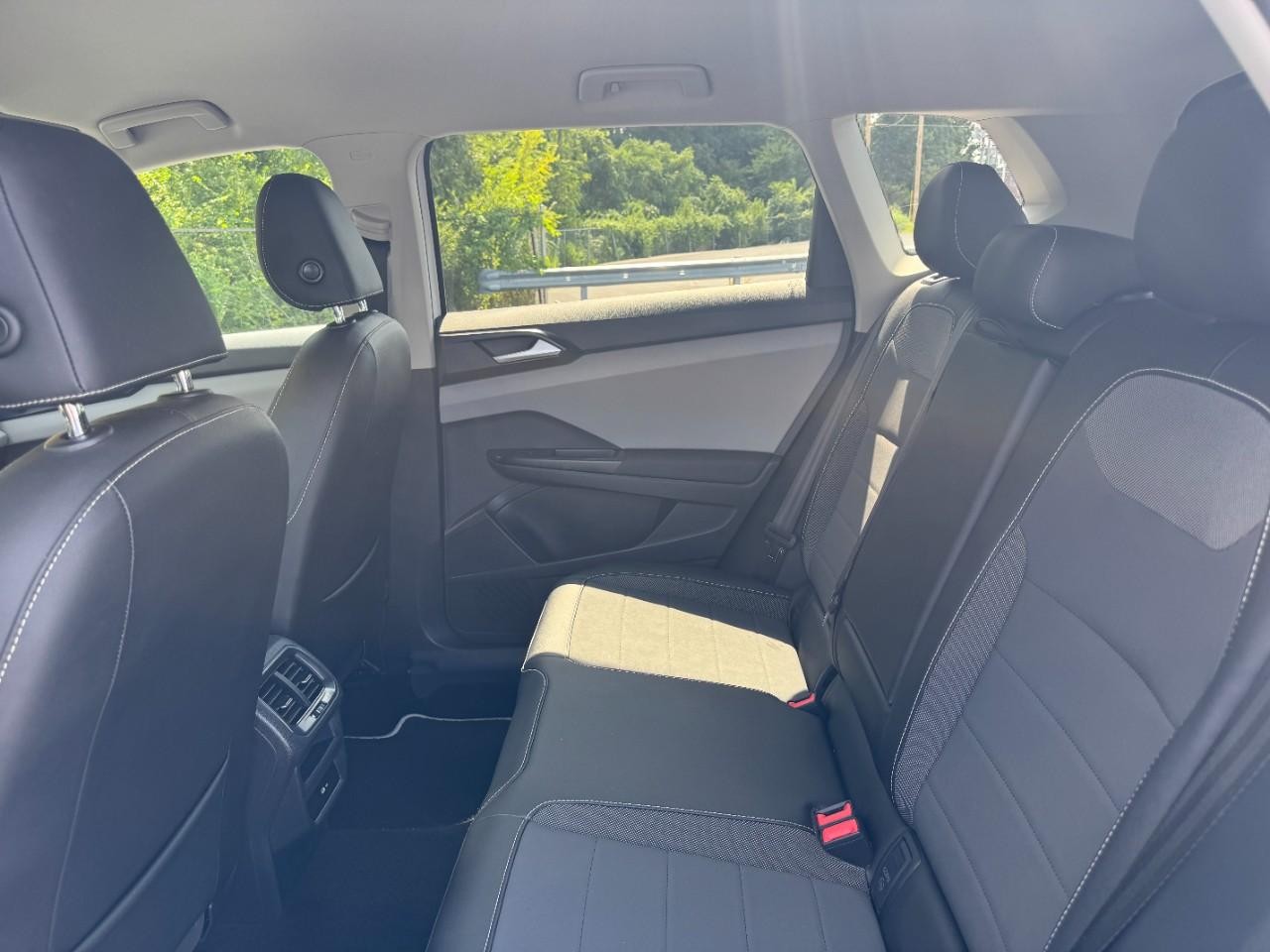 Volkswagen Taos Vehicle Full-screen Gallery Image 13