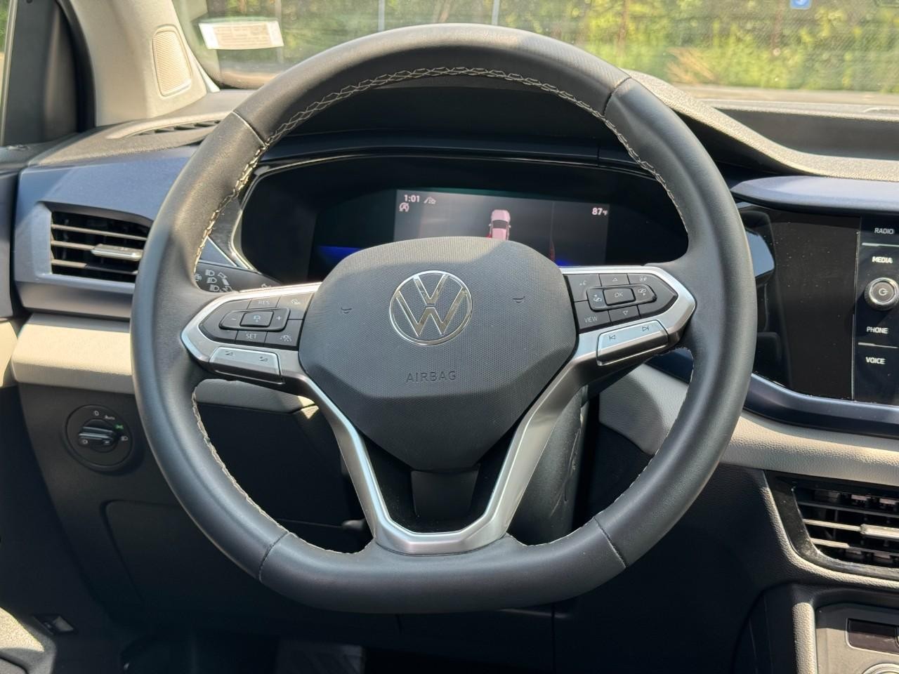 Volkswagen Taos Vehicle Full-screen Gallery Image 16