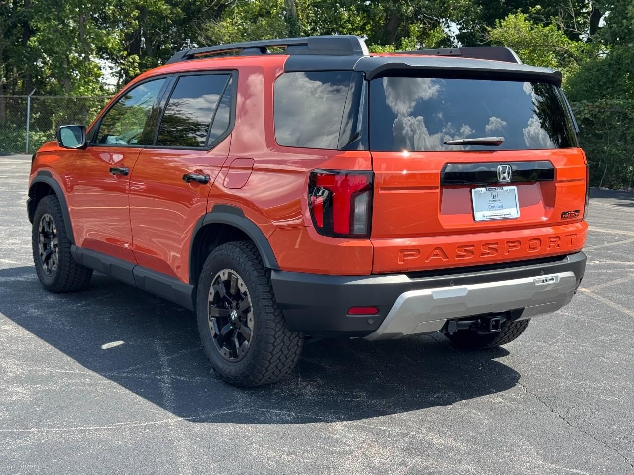 Honda Passport Vehicle Full-screen Gallery Image 08