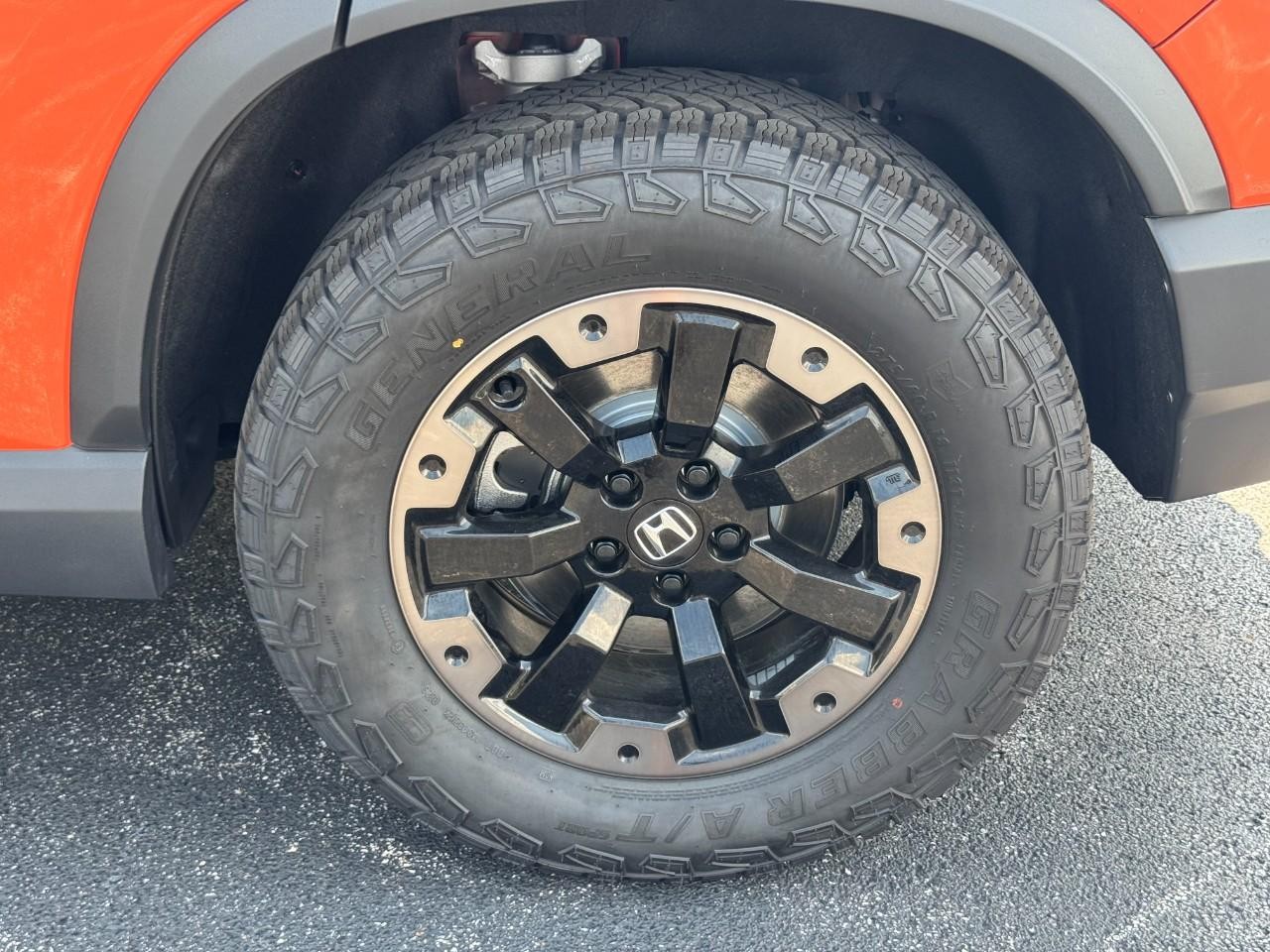 Honda Passport Vehicle Full-screen Gallery Image 09