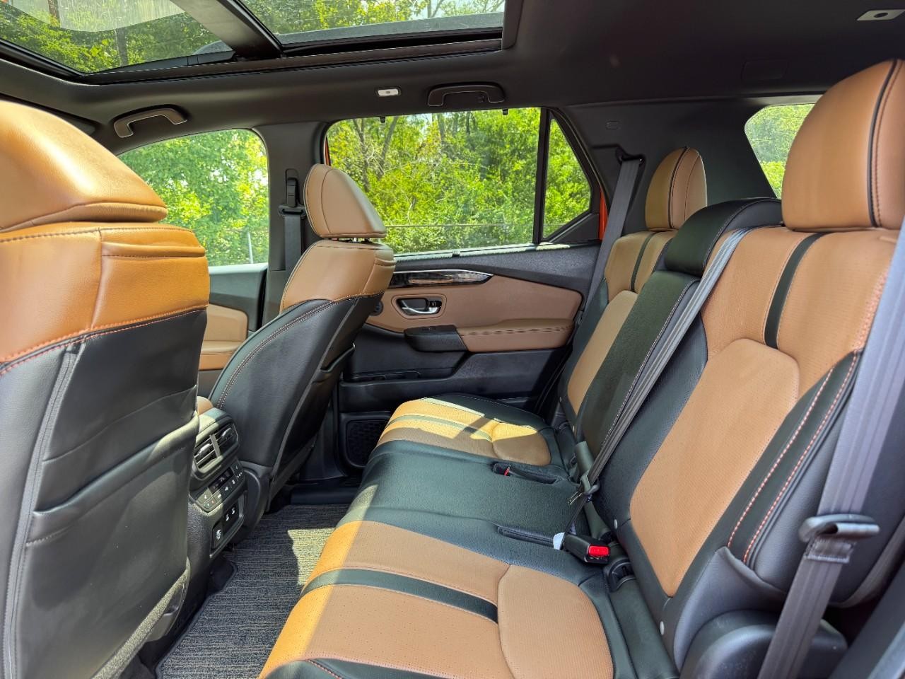 Honda Passport Vehicle Full-screen Gallery Image 12