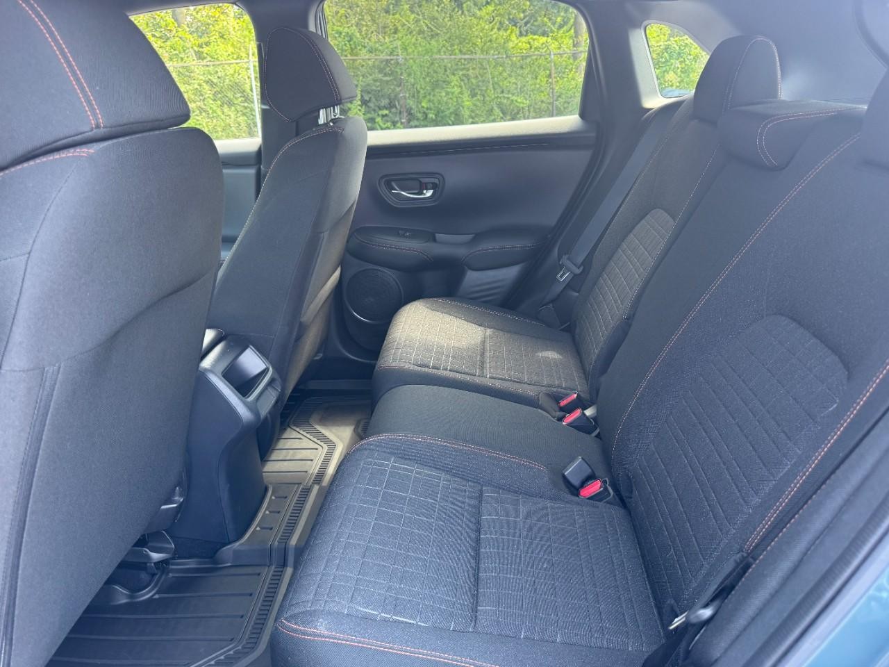 Honda HR-V Vehicle Full-screen Gallery Image 11