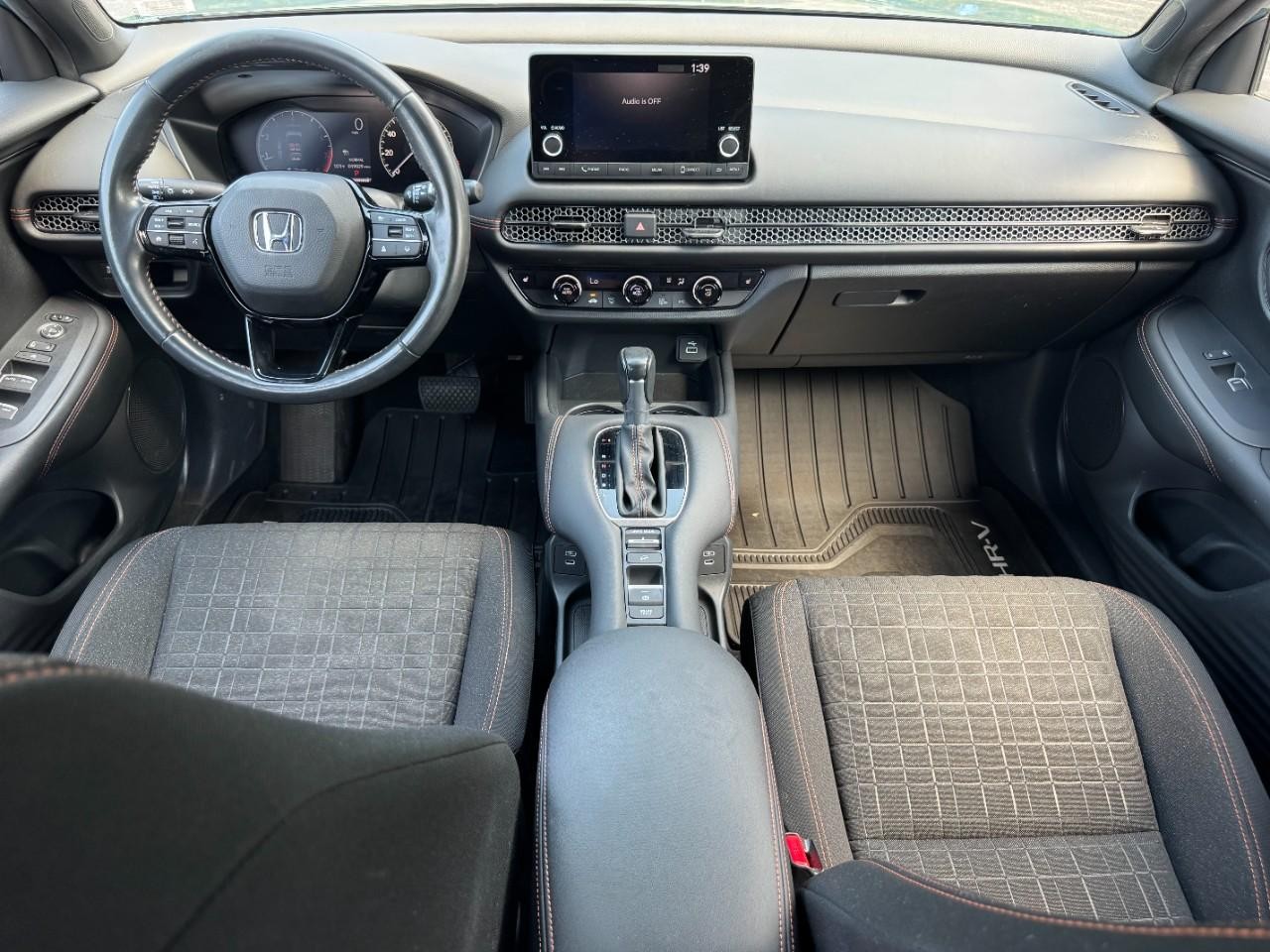 Honda HR-V Vehicle Full-screen Gallery Image 12