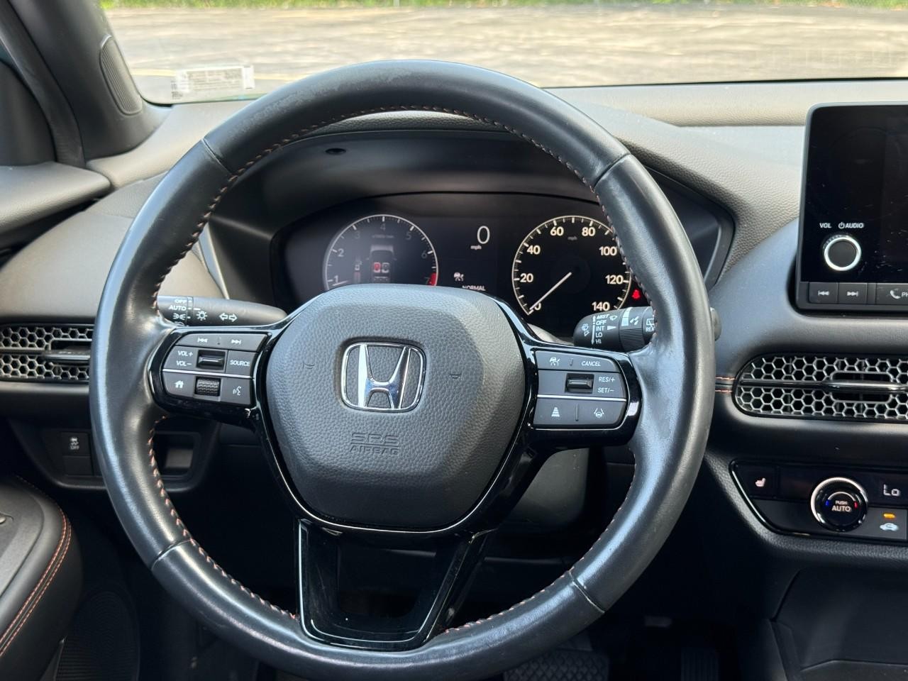 Honda HR-V Vehicle Full-screen Gallery Image 13