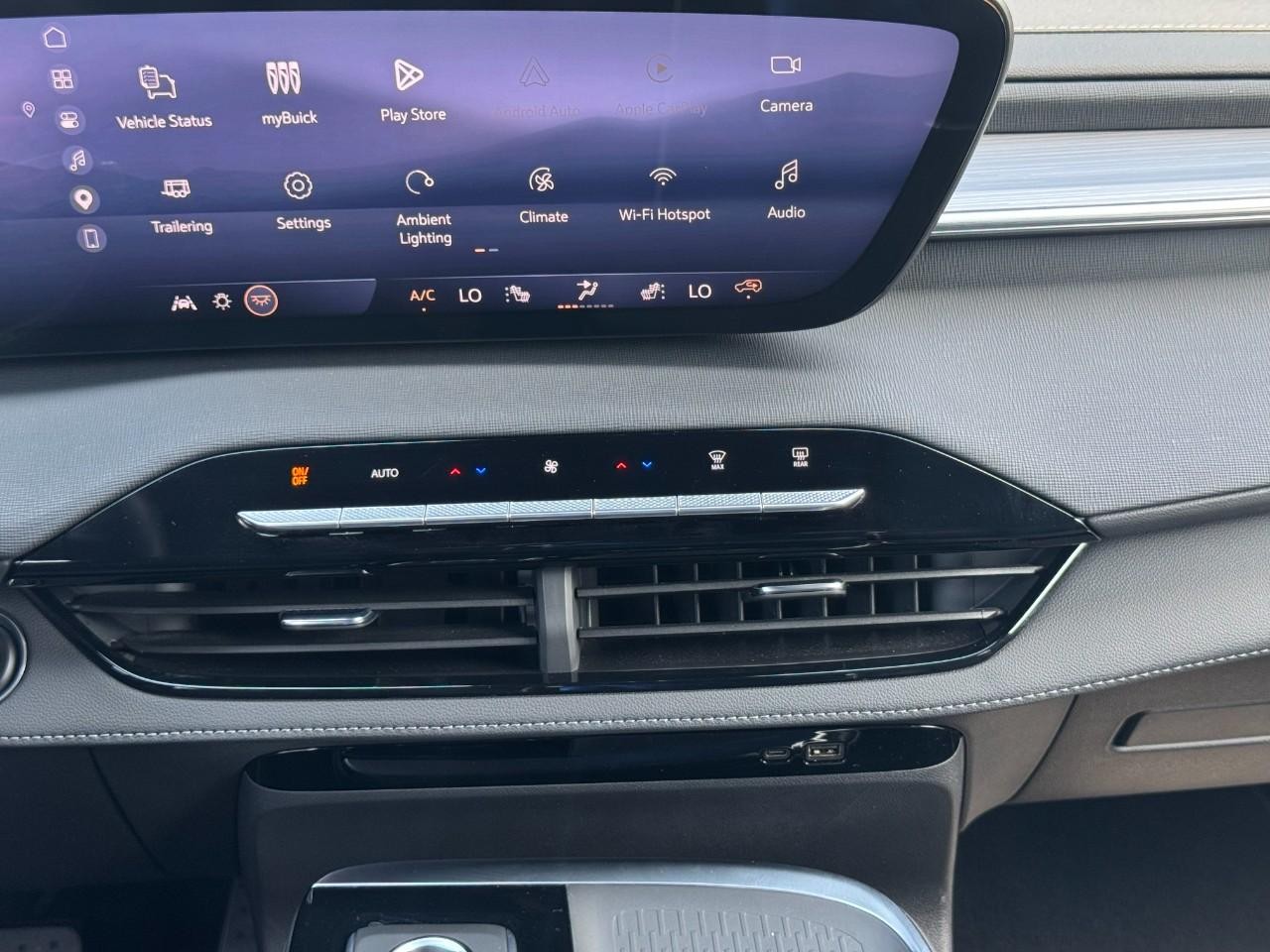 Buick Enclave Vehicle Full-screen Gallery Image 16