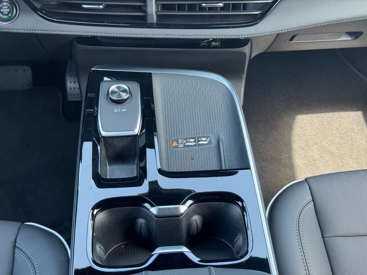 Buick Enclave Vehicle Full-screen Gallery Image 17