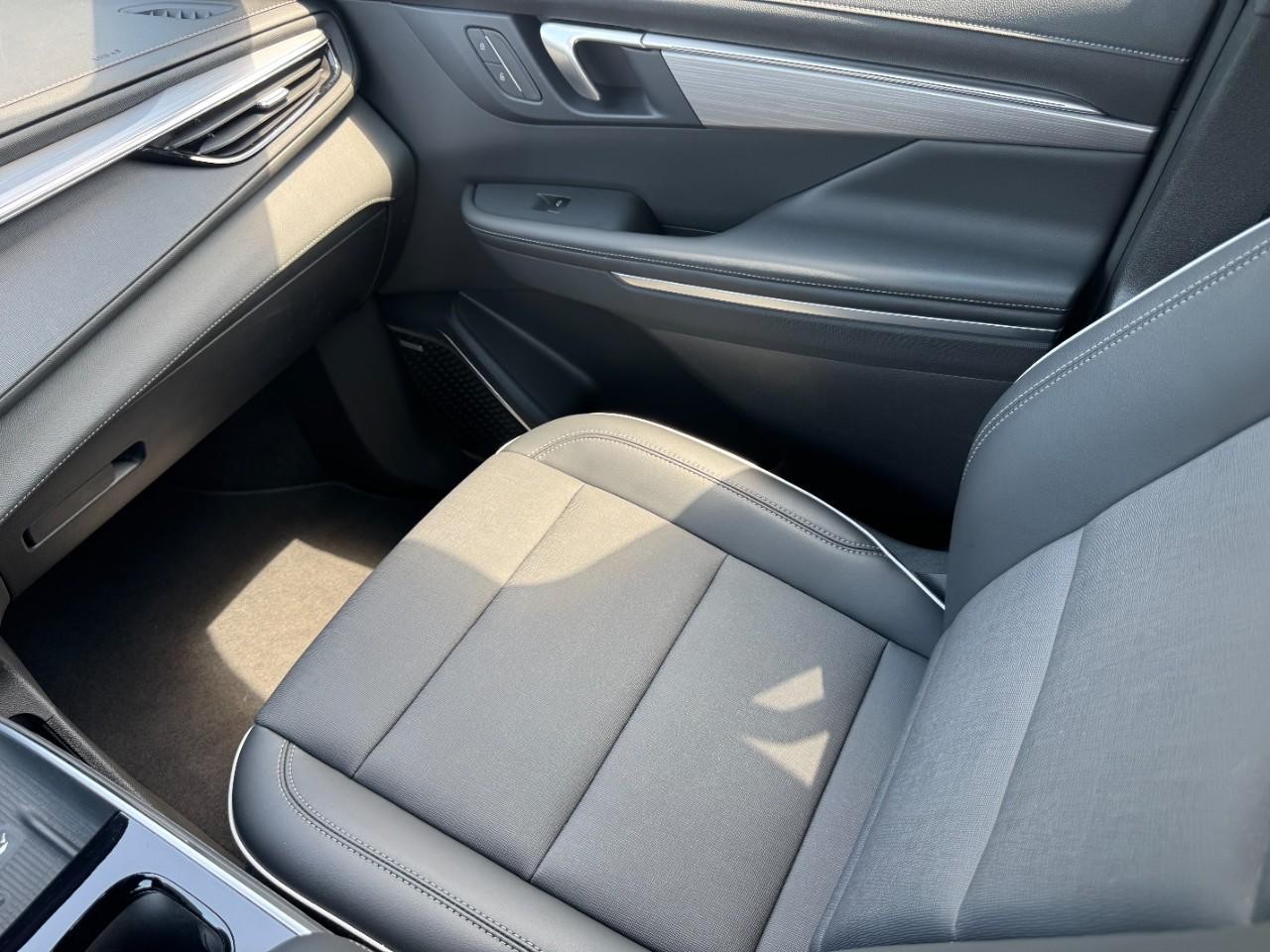 Buick Enclave Vehicle Full-screen Gallery Image 18