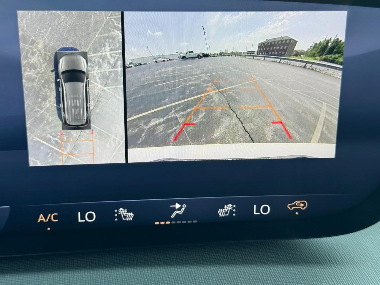 Buick Enclave Vehicle Full-screen Gallery Image 25